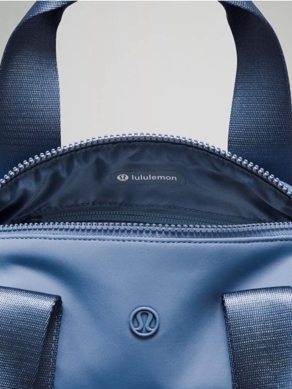 NWT Lululemon Knit Nylon Mini Barrel Duffle Bag 5L Oasis Blue - Picture 5 of 14